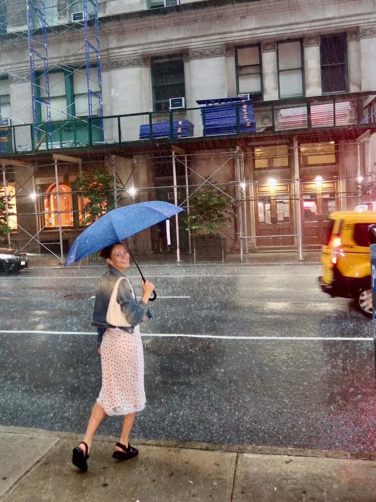 Pereyra sonríe bajo la lluvia neoyorkina