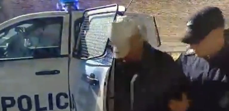 Perro y una chica de 27 años fueron detenidos. Foto: captura X