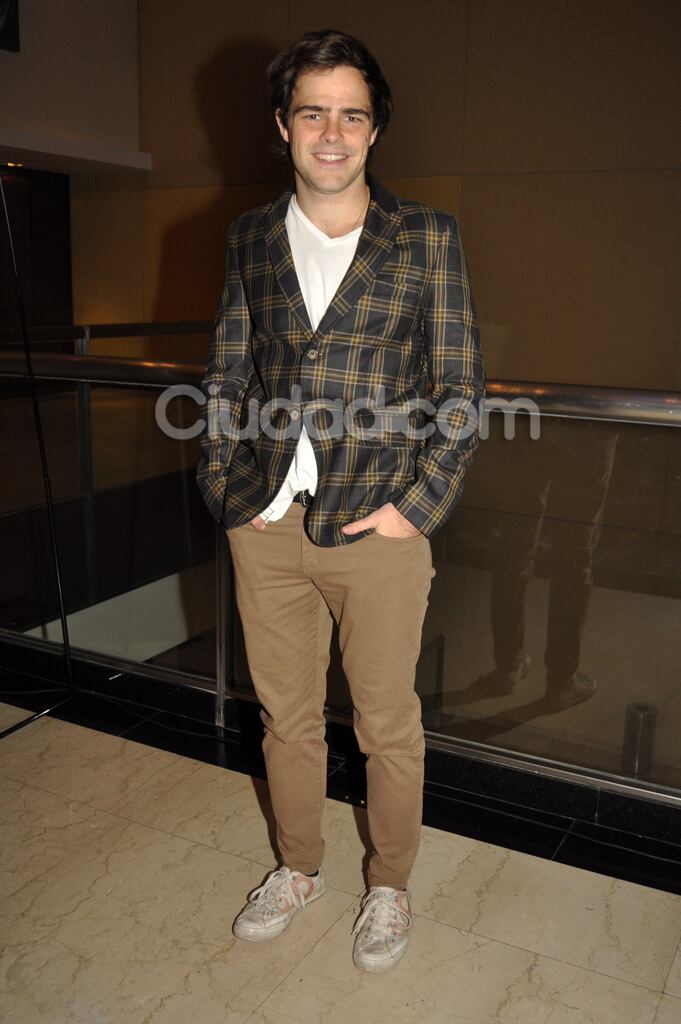 Peter Lanzani fue a recibir el diploma por Aliados. (Foto: Jennifer Rubio-Ciudad.com)