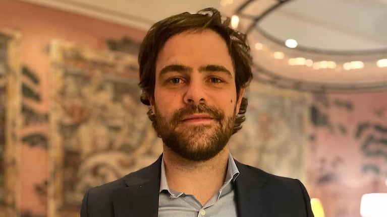 Peter Lanzani rompió el silencio tras ser internado: publicó una foto en bata luego de su cirugía (Foto: Instagram/@lanzanipeter)