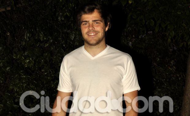Peter Lanzani, un galán suelto en la noche porteña (Foto: Jennifer Rubio).