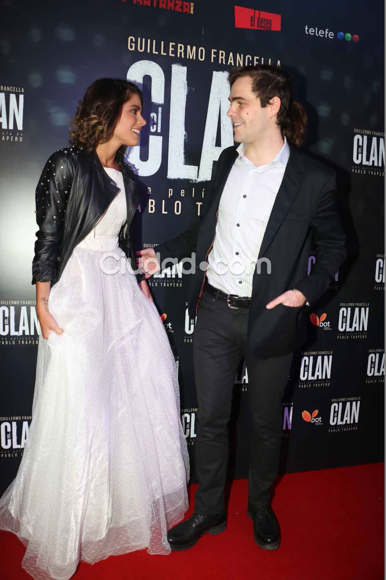 Peter Lanzani y Tini Stoessel, súper enamorados (Fotos: Movilpress). 