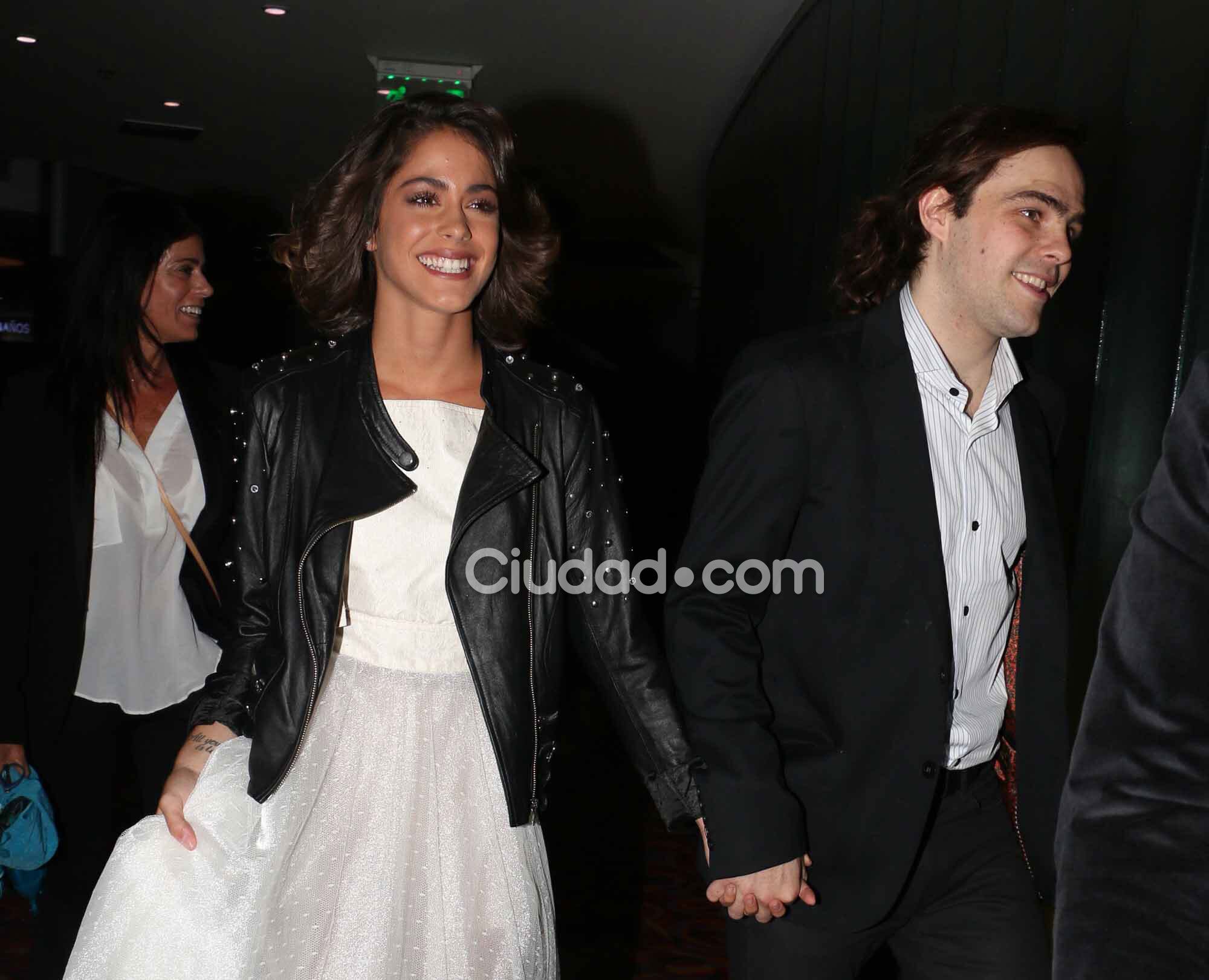 Peter Lanzani y Tini Stoessel, súper enamorados (Fotos: Movilpress). 