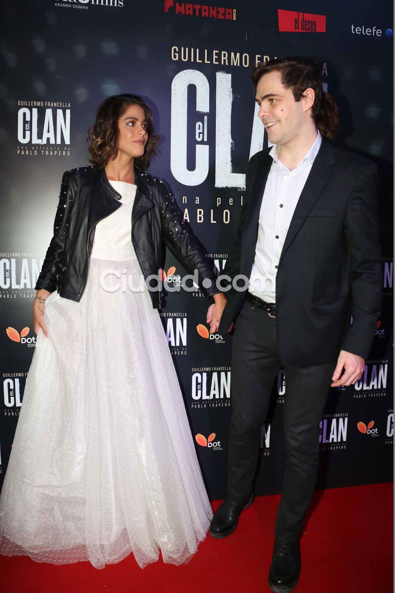 Peter Lanzani y Tini Stoessel, súper enamorados (Fotos: Movilpress). 