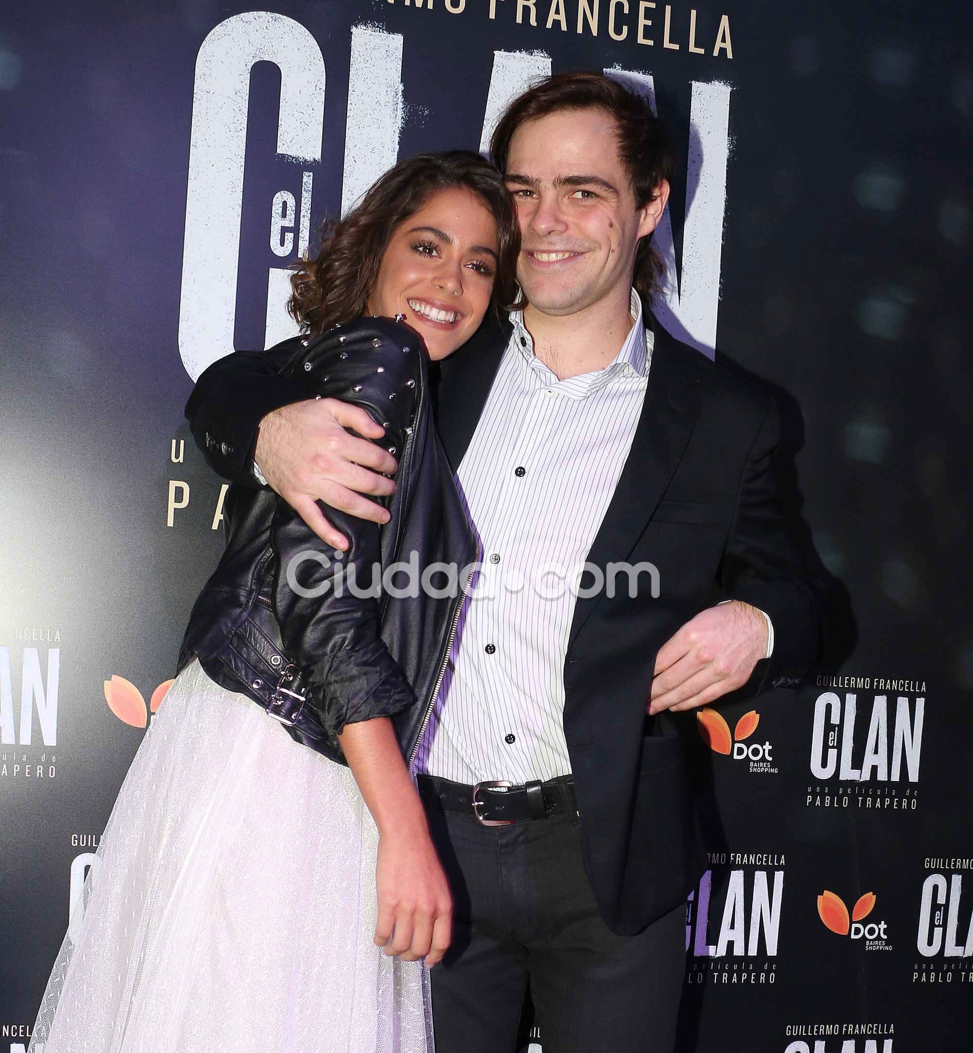 Peter Lanzani y Tini Stoessel, súper enamorados (Fotos: Movilpress). 