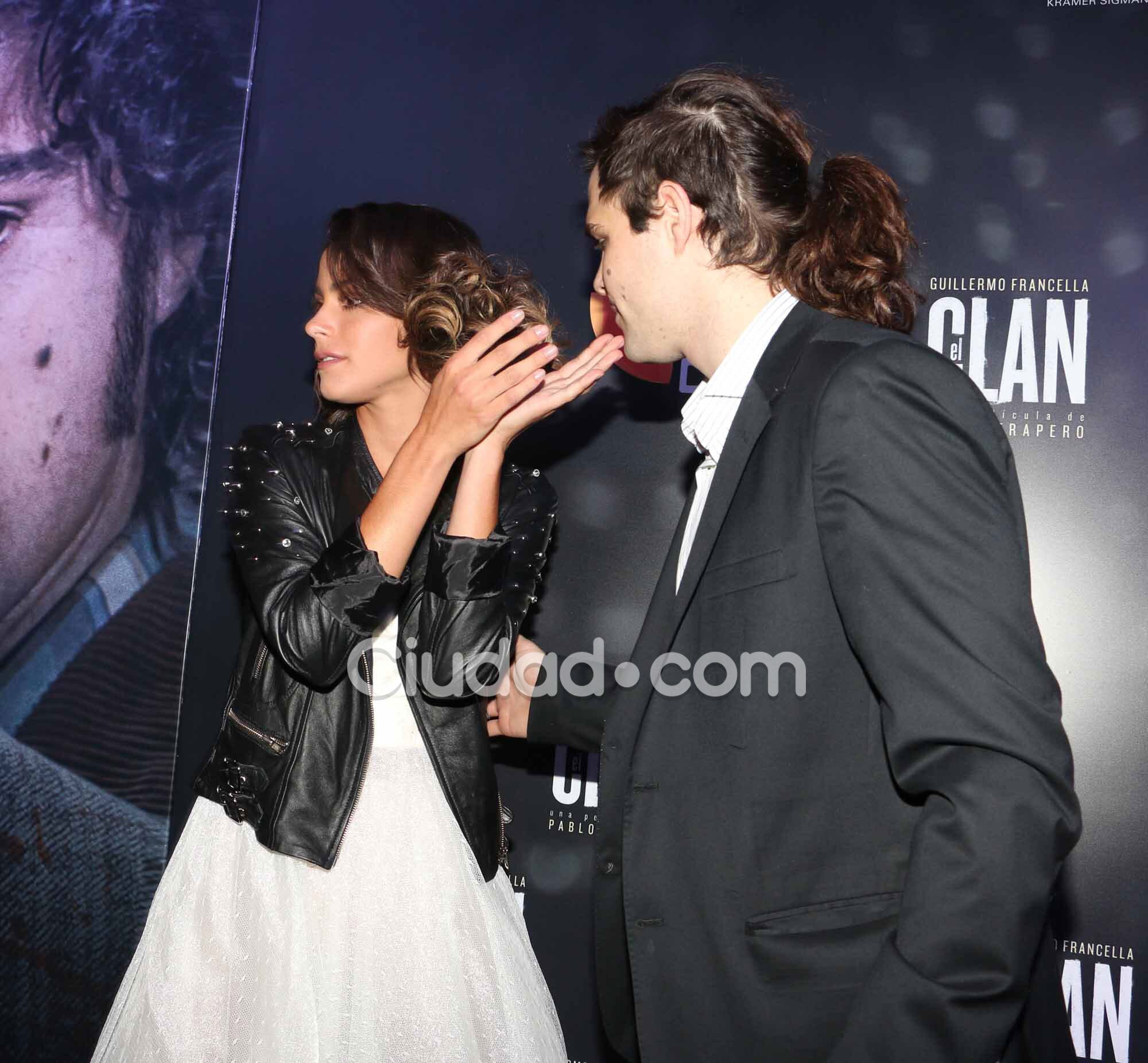 Peter Lanzani y Tini Stoessel, súper enamorados (Fotos: Movilpress). 