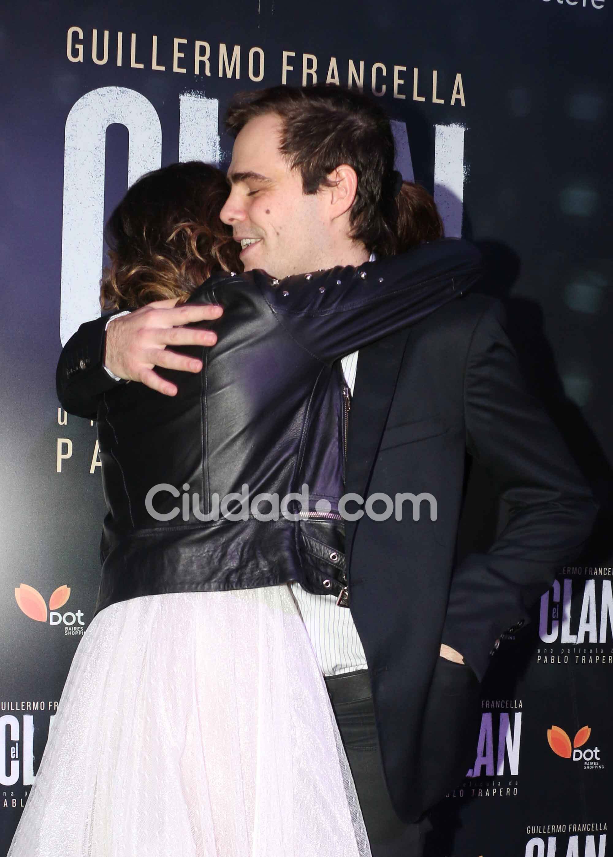Peter Lanzani y Tini Stoessel, súper enamorados (Fotos: Movilpress). 