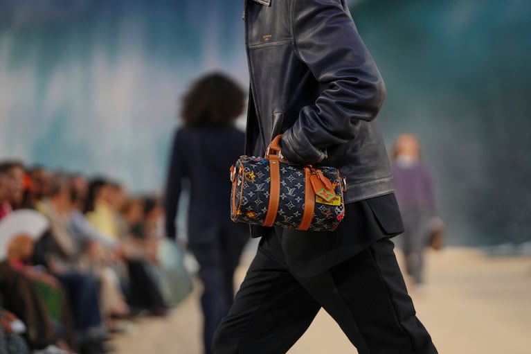 Pharrell Williams hizo historia en París con un impactante desfile de Louis Vuitton (Foto: AP).