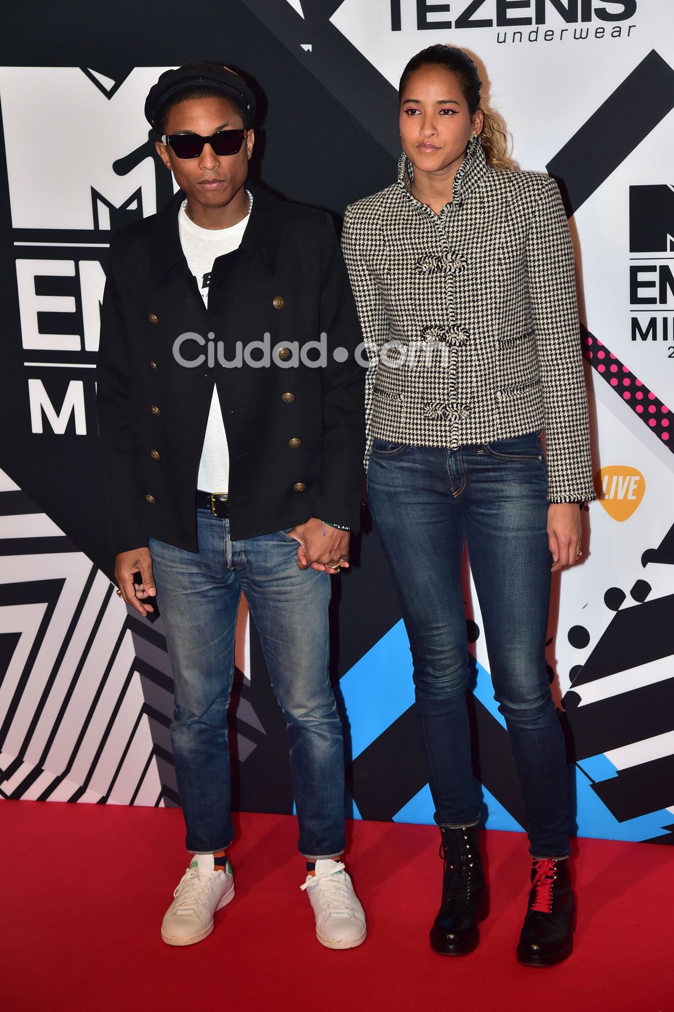 Pharrell Williams, infaltable en la fiesta de la música (Fotos: AFP). 