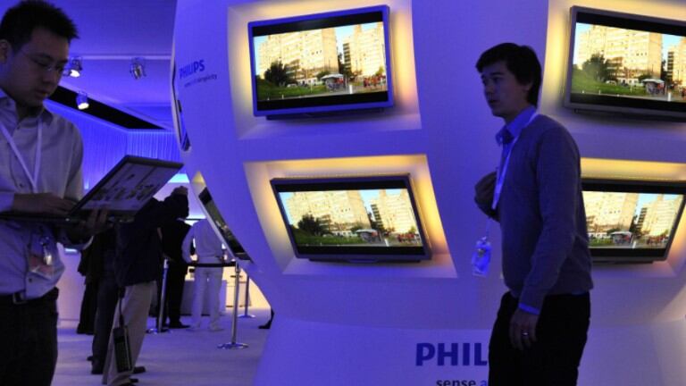 Philips presenta nuevos televisores OLED+ con IA en el chip P5 y los auriculares inalámbricos Fidelio T1. Foto: AFP.