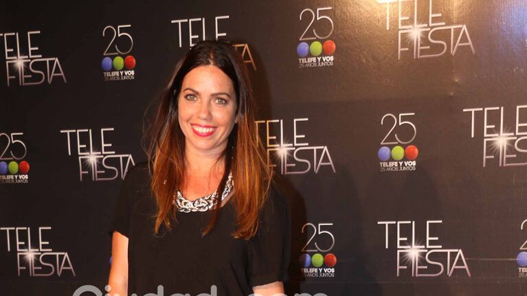 Pía Shaw, divina con su vestido negro corto (Fotos: Movilpress).