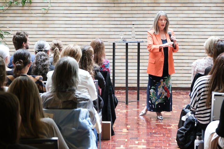 Pía Slapka, Viviana Saccone y Liliana Parodi participaron del taller ejecutivo de Marianne Williamson 