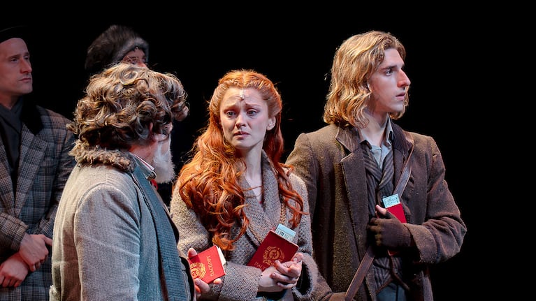 Pichu Straneo, Minerva Casero y Felipe Bou Abdo en Anastasia.
