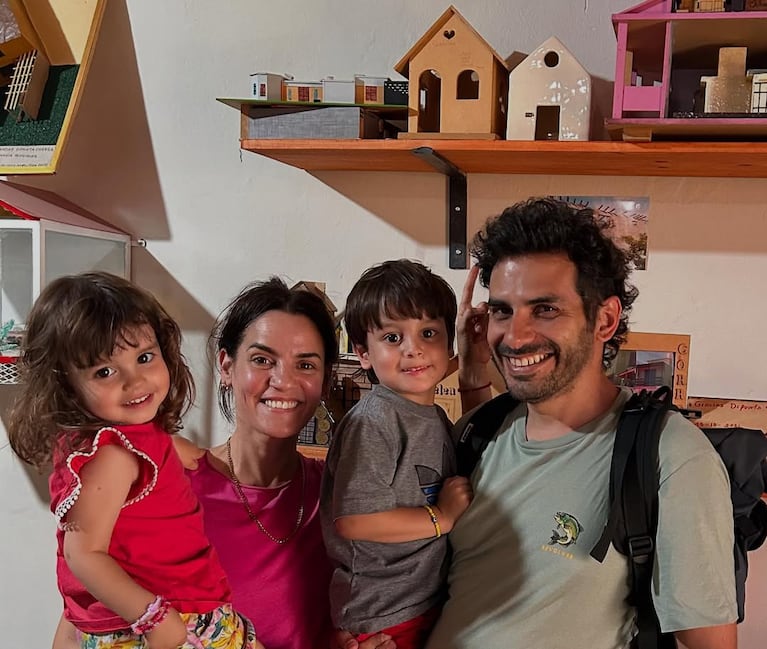 Pilar Gamboa y Ignacio Sánchez Mestre con Ana y Manuel, sus hijos. (Foto: @ismestre)