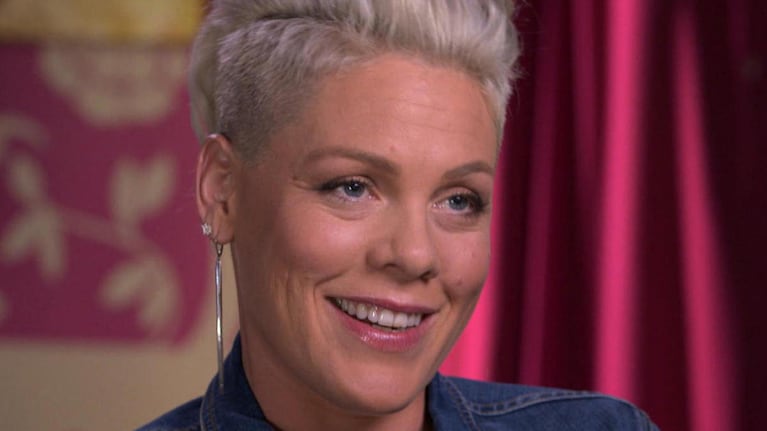 Pink sigue mirando con recelo a Donald Trump