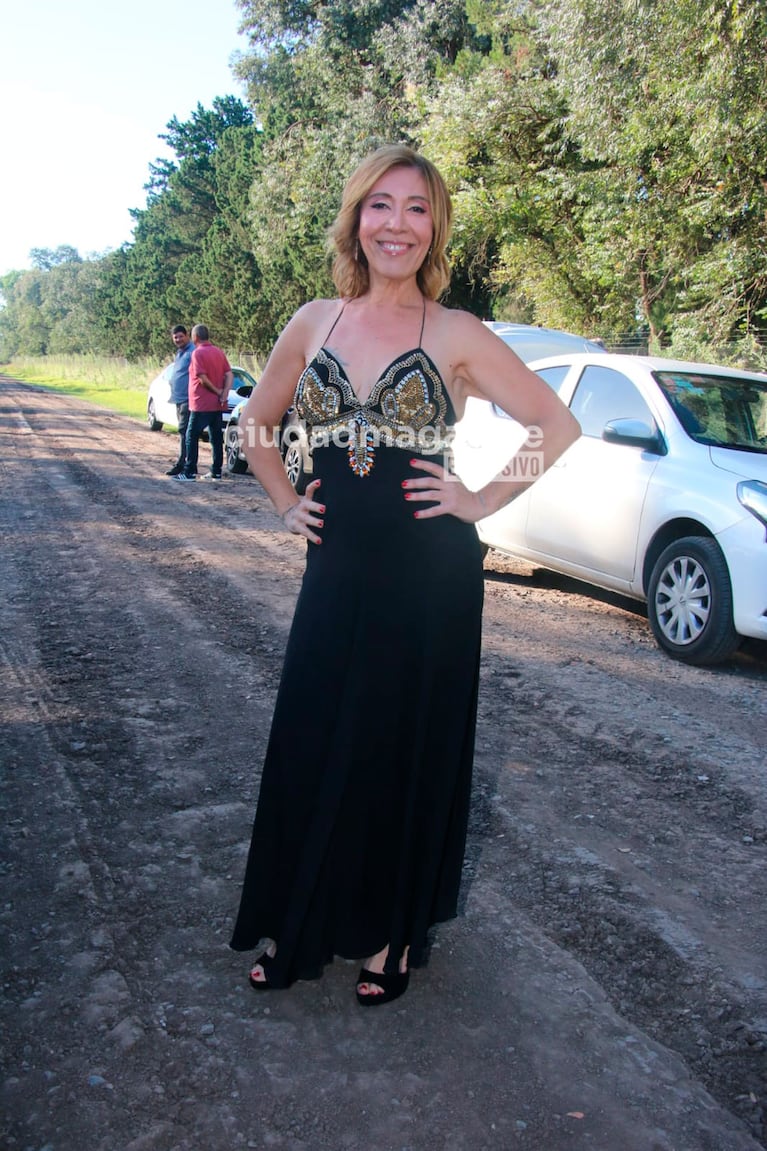 Pitty la Numeróloga en la boda de Nicole Neumann y Manu Urcera. (Foto: Movilpress)