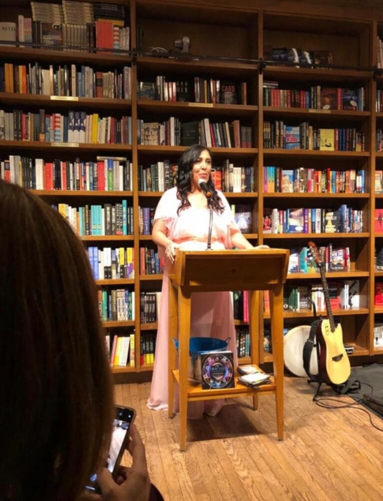 Pitty la Numeróloga presentó su nuevo libro, El oráculo numerológico, en Miami