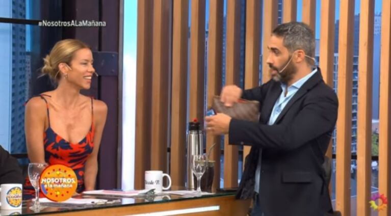 Pollo Álvarez "escrachó" a Nicole Neumann con una insólita foto que guardaba en su cartera de un exnovio