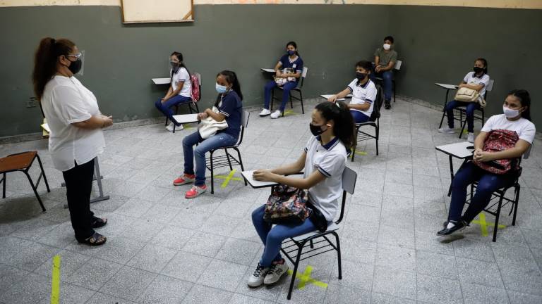 Por el rebrote de casos, desde hoy no es obligatoria la asistencia presencial a clases en Uruguay