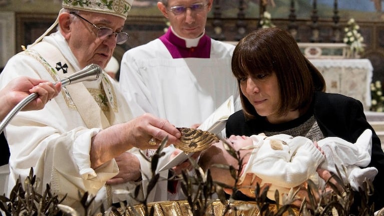 Por la pandemia, el Papa no realizará su tradicional bautismo a niños en la Capilla Sixtina. Foto: EFE.