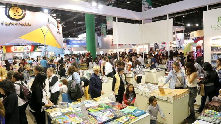 Postergan la Feria del Libro.