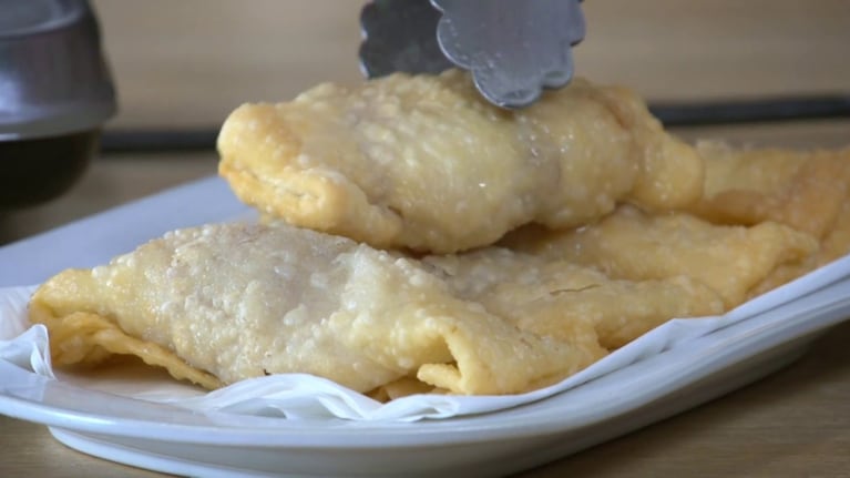 Prepará arrolladitos fritos de manzana con esta receta simple