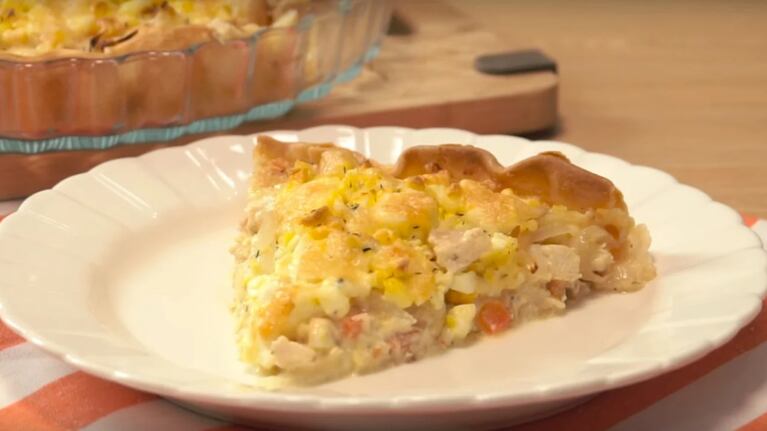 Prepará esta tarta de pollo, cebolla y queso con una receta fácil y práctica