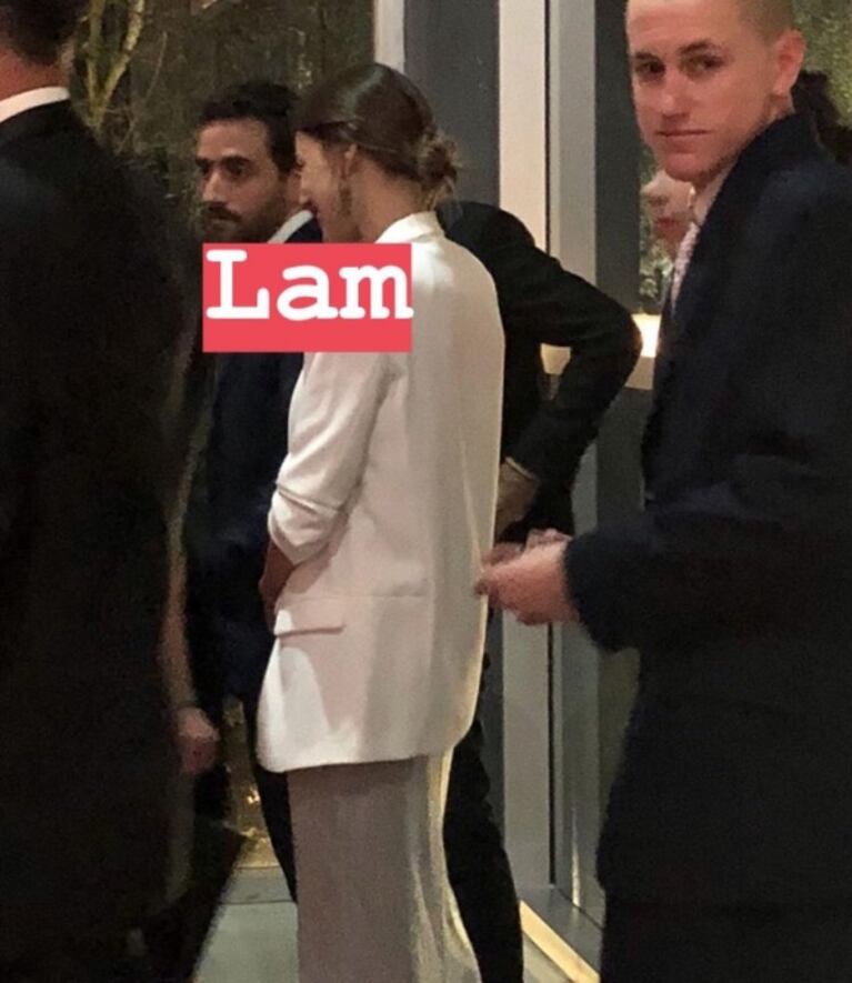 ¡Presentación oficial! Pampita y Polito Pieres, juntos y mimosos en la boda de un amigo del polista