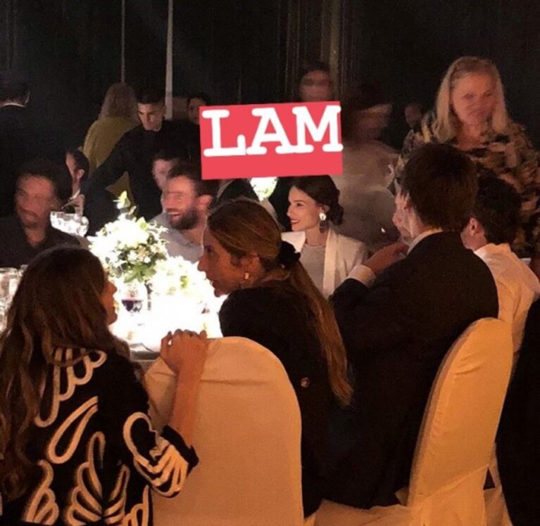 ¡Presentación oficial! Pampita y Polito Pieres, juntos y mimosos en la boda de un amigo del polista