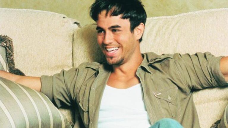 Promesa mundialista: Enrique Iglesias esquiaría ¡desnudo!