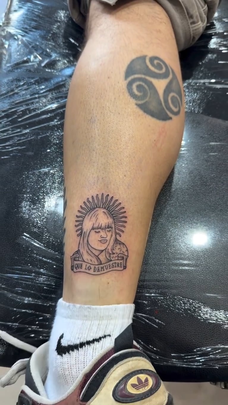 Prometió tatuarse a Morena Rial si Argentina le ganaba a Inglaterra y cumplió (captura de Instagram @guido.focaccia)