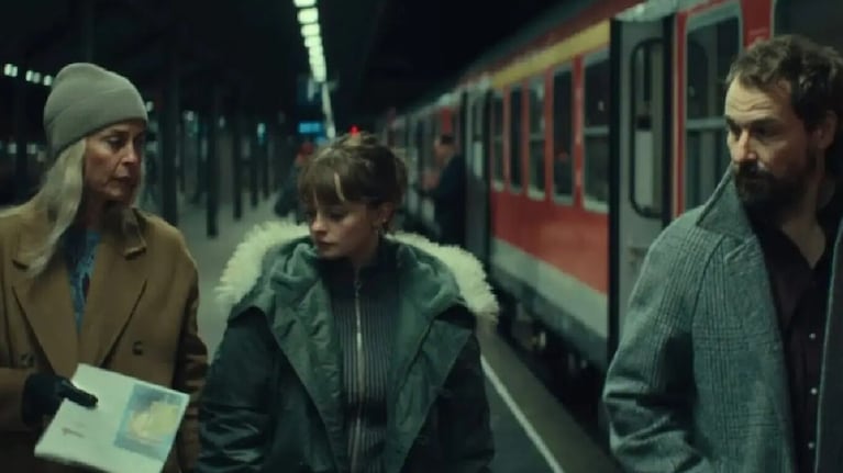 Proteger a una "hija" muy especial es parte de la trama de Unfamiliar.