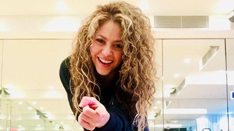 ¡Qué cortito! Shakira mostró su nuevo look ‘estilo carré’ en las calles de Barcelona.Foto: Grosby Group