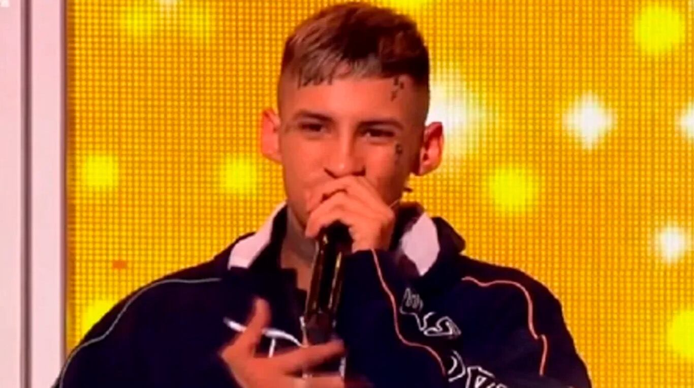 Qué dijo el papá de L-Gante sobre el tremendo golpe que el cantante se dio durante su show en Paraguay.