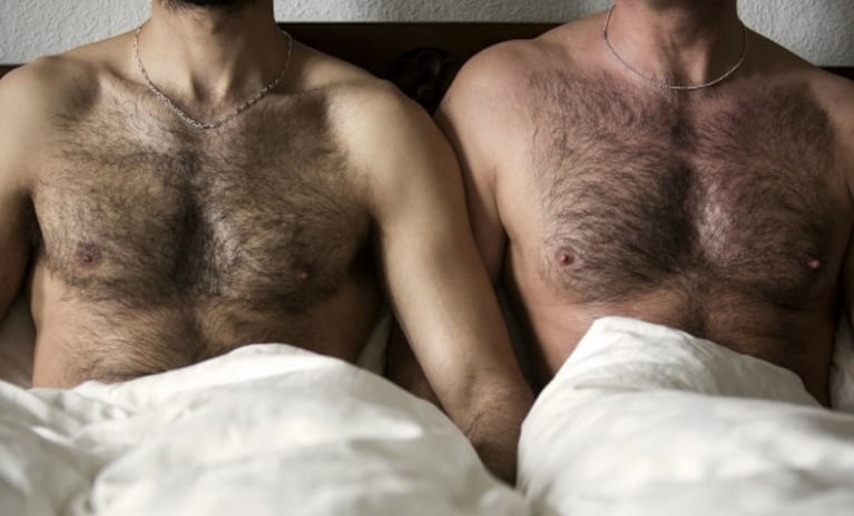 Qué es el "Bud Sex", la tendencia que anima a los hombres heterosexuales a tener sexo entre ellos por placer