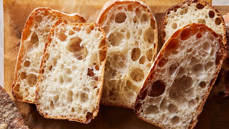 Qué es el pan de cristal y por qué se convirtió en uno de los más famosos del mundo