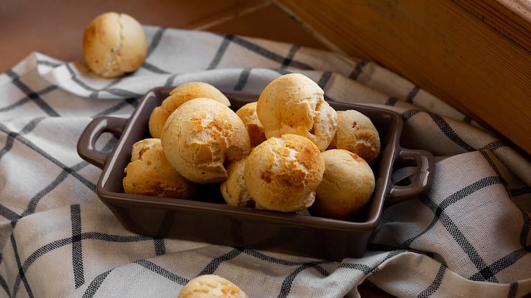 Qué es el pão de queijo, el clásico brasileño que se metió entre los mejores snacks del mundo. Foto: Freepik