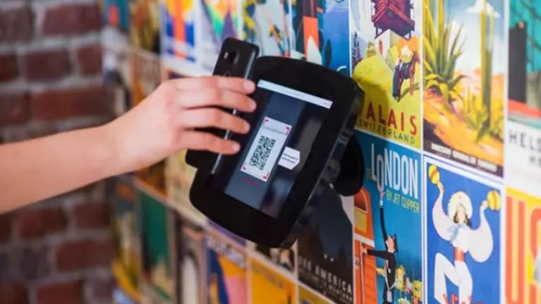 Qué es la estafa del QR inverso y cómo evitar que nos roben datos y dinero con ella