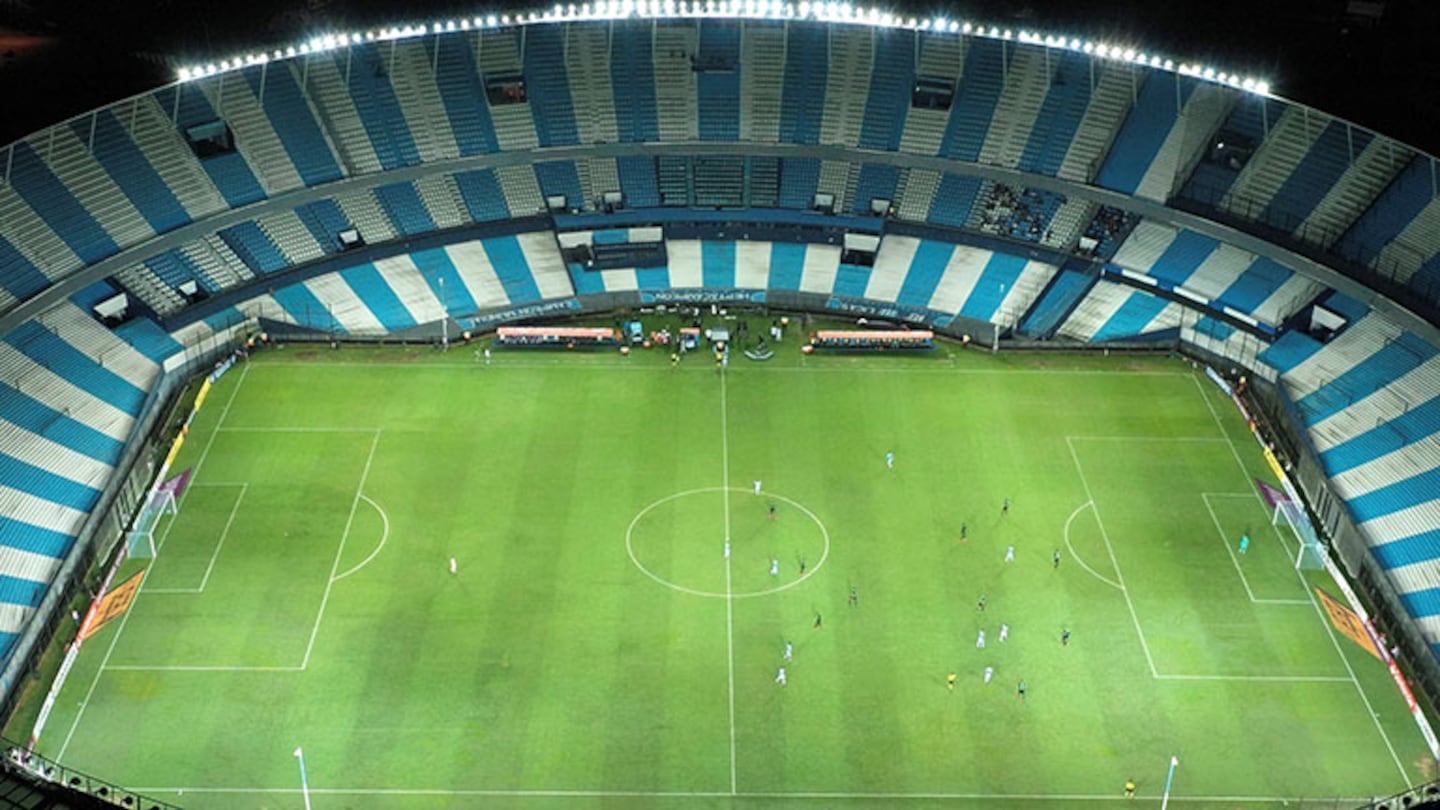 Qué pasa con el fútbol argentino: sin Copa Superliga ni descensos pero con ascensos en cancha