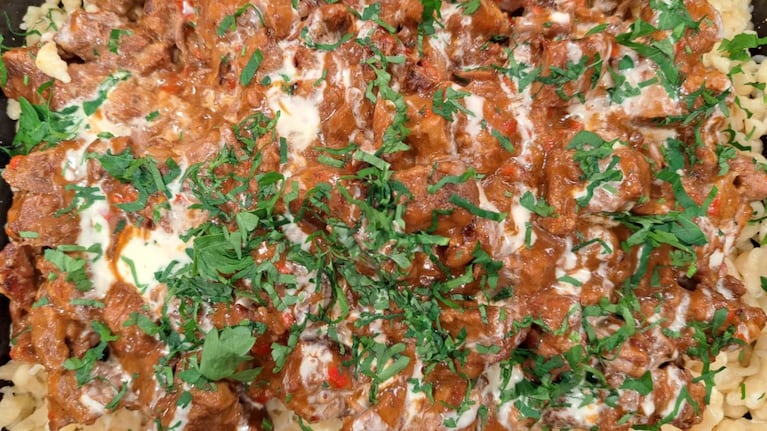 Qué son y cómo se preparan los spatzles, la guarnición perfecta para un guiso.