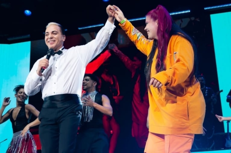 Quién es LWLO, la cantante que se presentó con Cristian Castro en el Movistar Arena