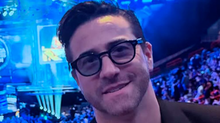 Quién es Mariano Chiesa, el primer locutor argentino que transmitió el Superbowl y se luce en teatro con Rocky