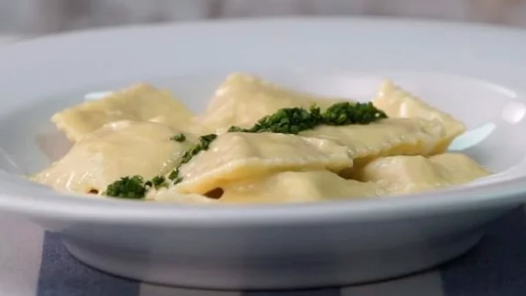 Ravioles de ricota y jamón con salsa 4 quesos: el paso a paso de la receta más simple