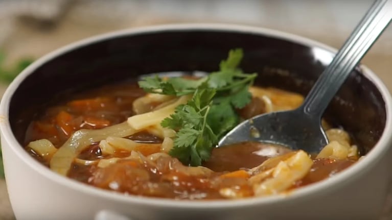 Receta fácil de sopa de pollo: el paso a paso para un plato de invierno único