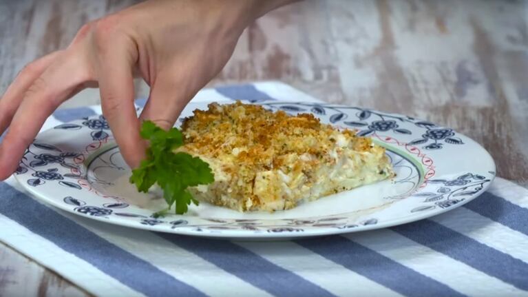 Receta fácil: pastel de papas, pollo, salsa blanca y quesos