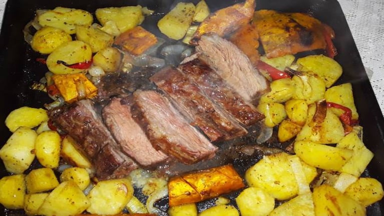 Receta irresistible: el paso a paso para una tapa de asado al horno con papas y morrones asados