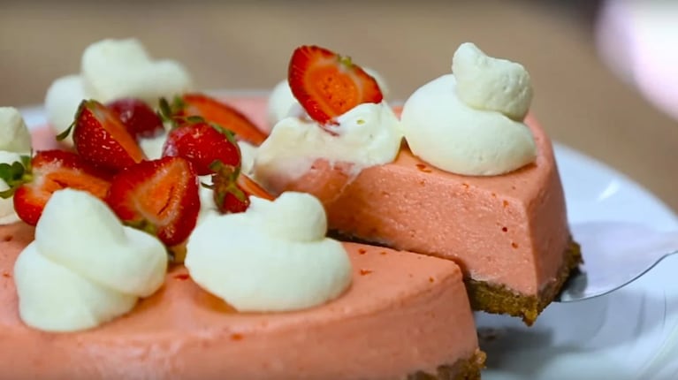 Receta simple de torta mousse de frutillas 