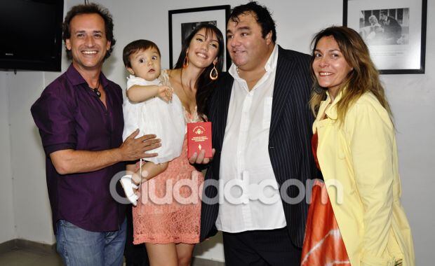 Recién casados, junto a Daisy May Queen y Daniel Meaglia. (Foto: Jennifer Rubio)