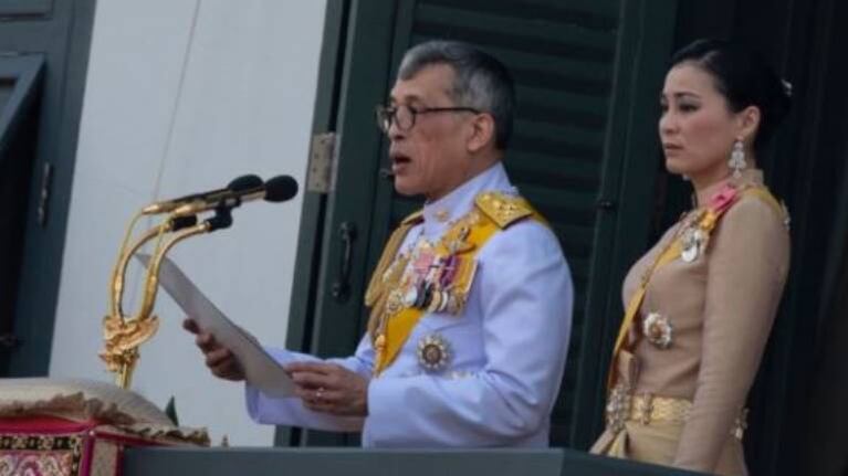 Reina de Tailandia habría filtrado fotos íntimas de la concubina de su esposo