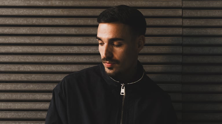 Rels B lanzó “love love FLAKK”, su nuevo álbum con sonidos afro, R&B y una colaboración con Kali Uchis